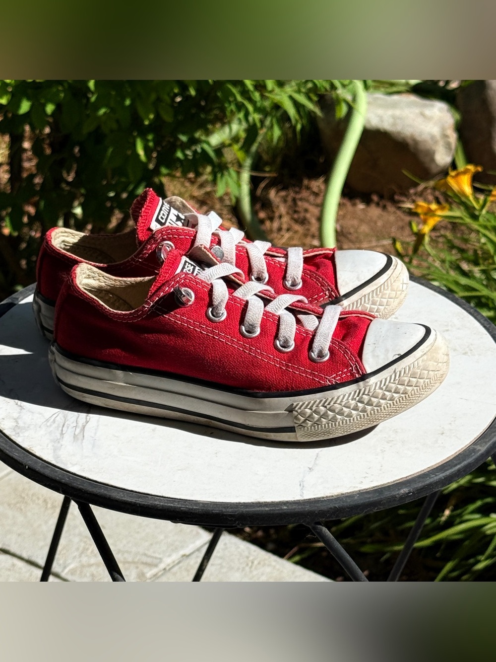 Converse Low Top Sneakers in Red and White
